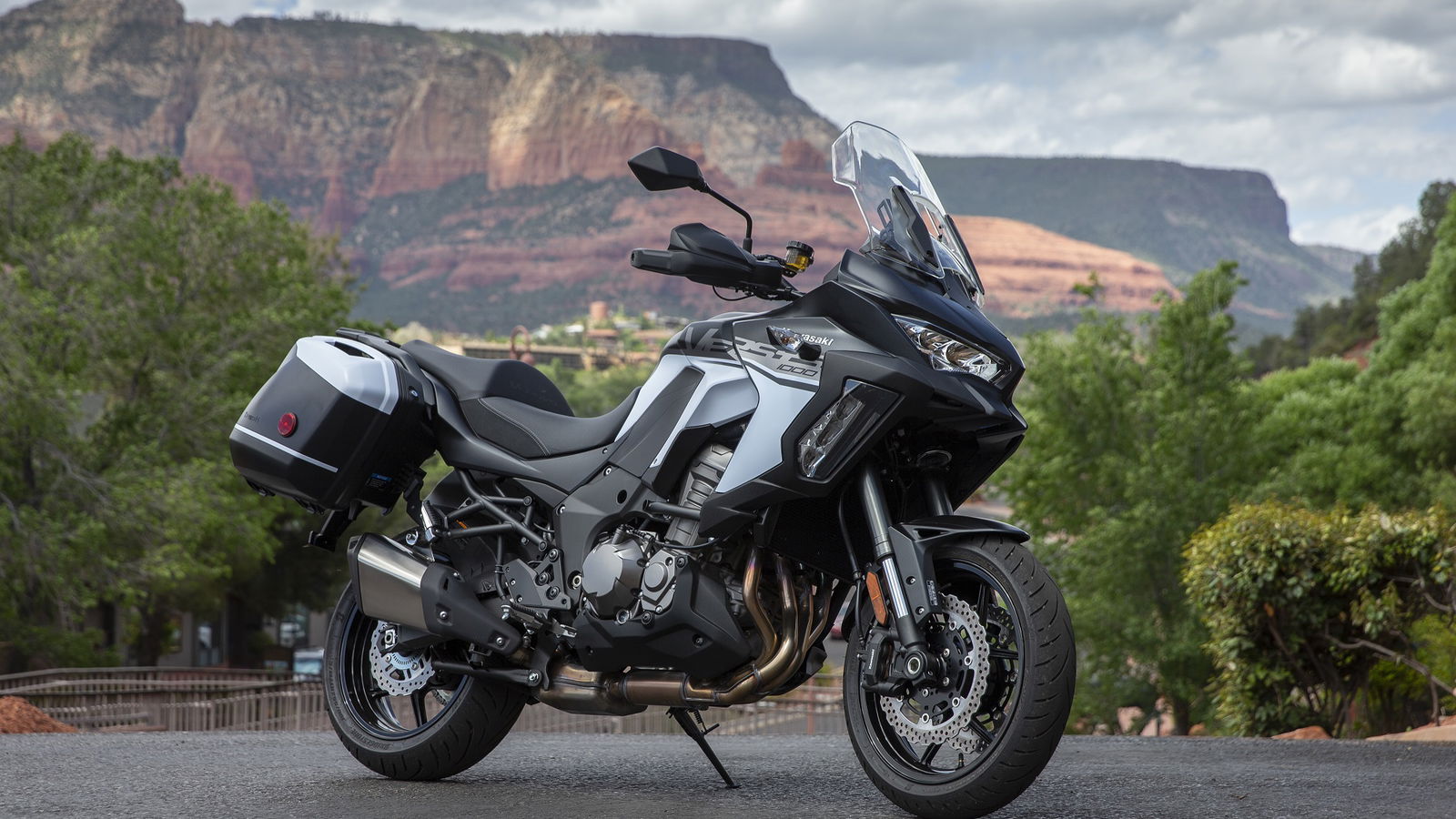 Kawasaki Versys 1000 SE gets Skyhook suspension for 2021